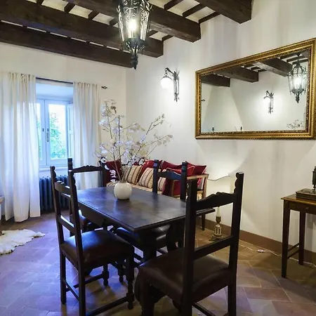 Palazzo Rossi, Historic In Marche Apartment *
