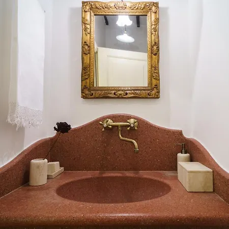 Palazzo Rossi, Historic Boutique In Marche