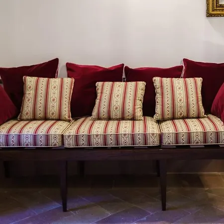 Apartment Palazzo Rossi, Historic In Marche Sarnano