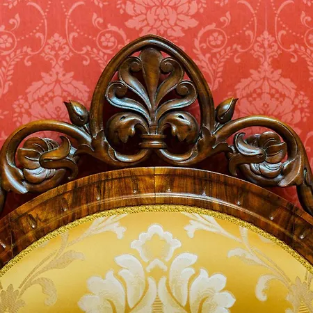 Apartment Palazzo Rossi, Historic In Marche