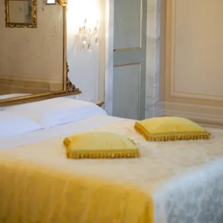 Palazzo Rossi, Historic In Marche Apartment *