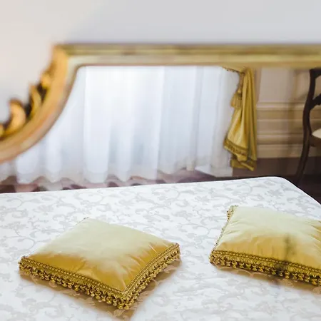 Apartment Palazzo Rossi, Historic In Marche *