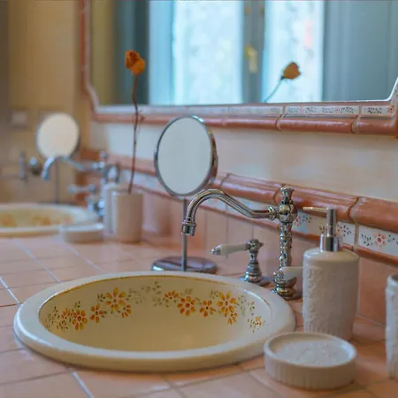 Palazzo Rossi, Historic Boutique In Marche Sarnano