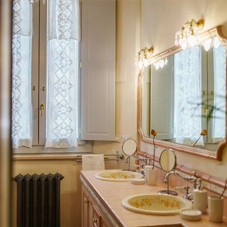 Palazzo Rossi, Historic Boutique In Marche