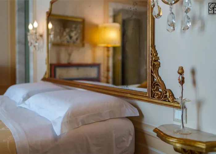 Apartment Palazzo Rossi, Historic Boutique In Marche